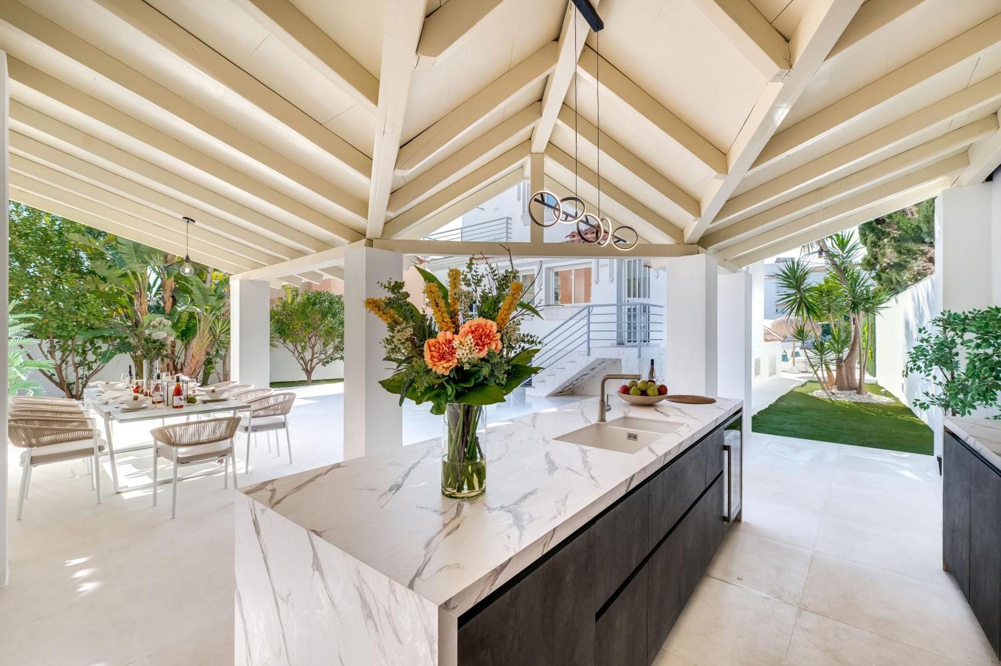 Vacation Marbella: Sunny Camelia Villa with Heated Pool and Cinema Benalmadena Exterior photo
