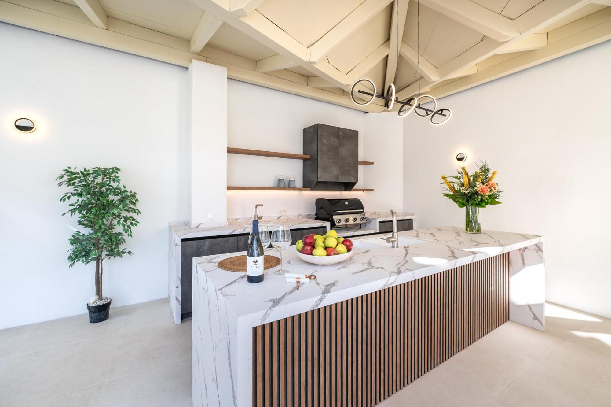 Vacation Marbella: Sunny Camelia Villa with Heated Pool and Cinema Benalmadena Exterior photo