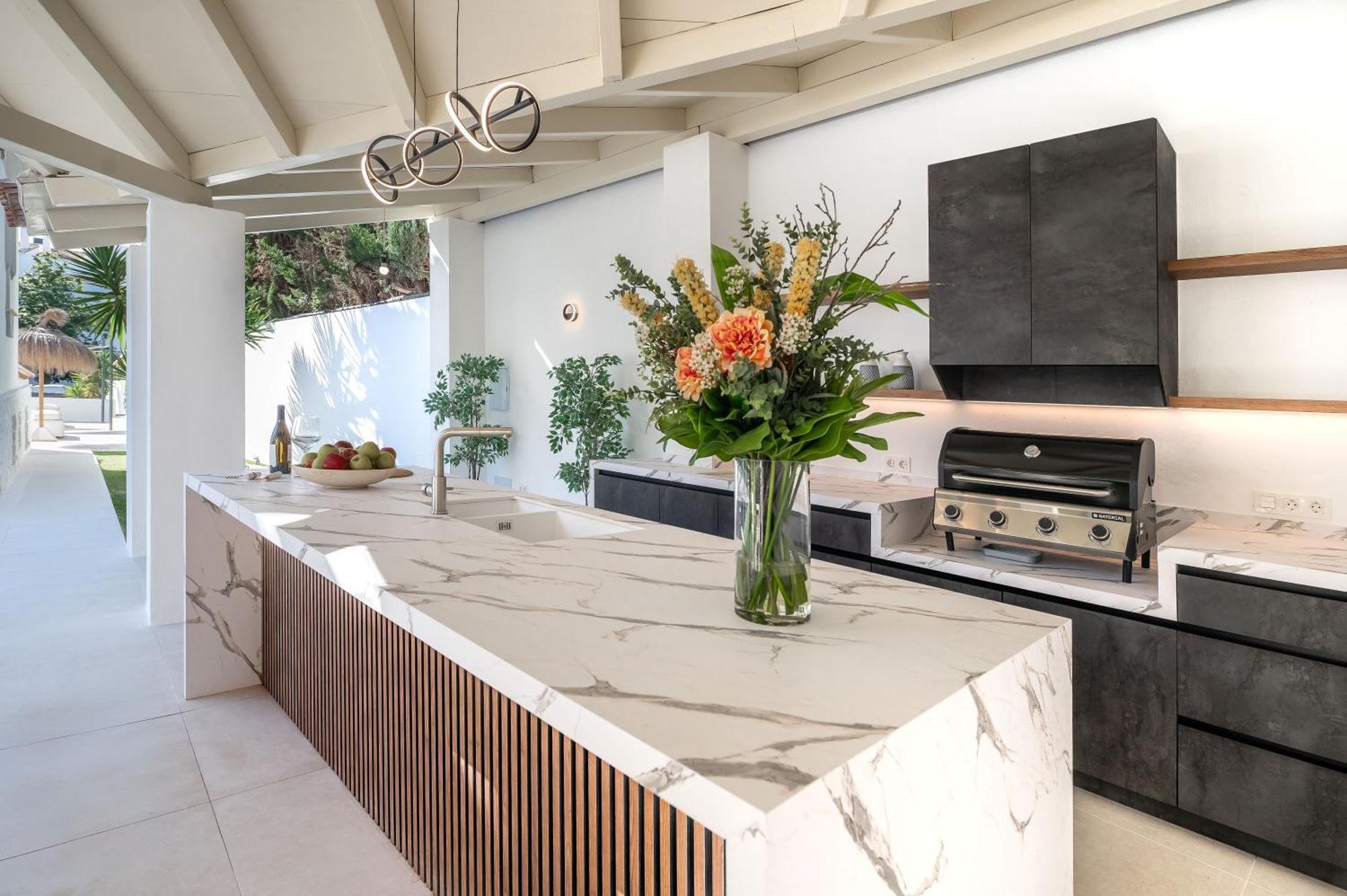 Vacation Marbella: Sunny Camelia Villa with Heated Pool and Cinema Benalmadena Exterior photo