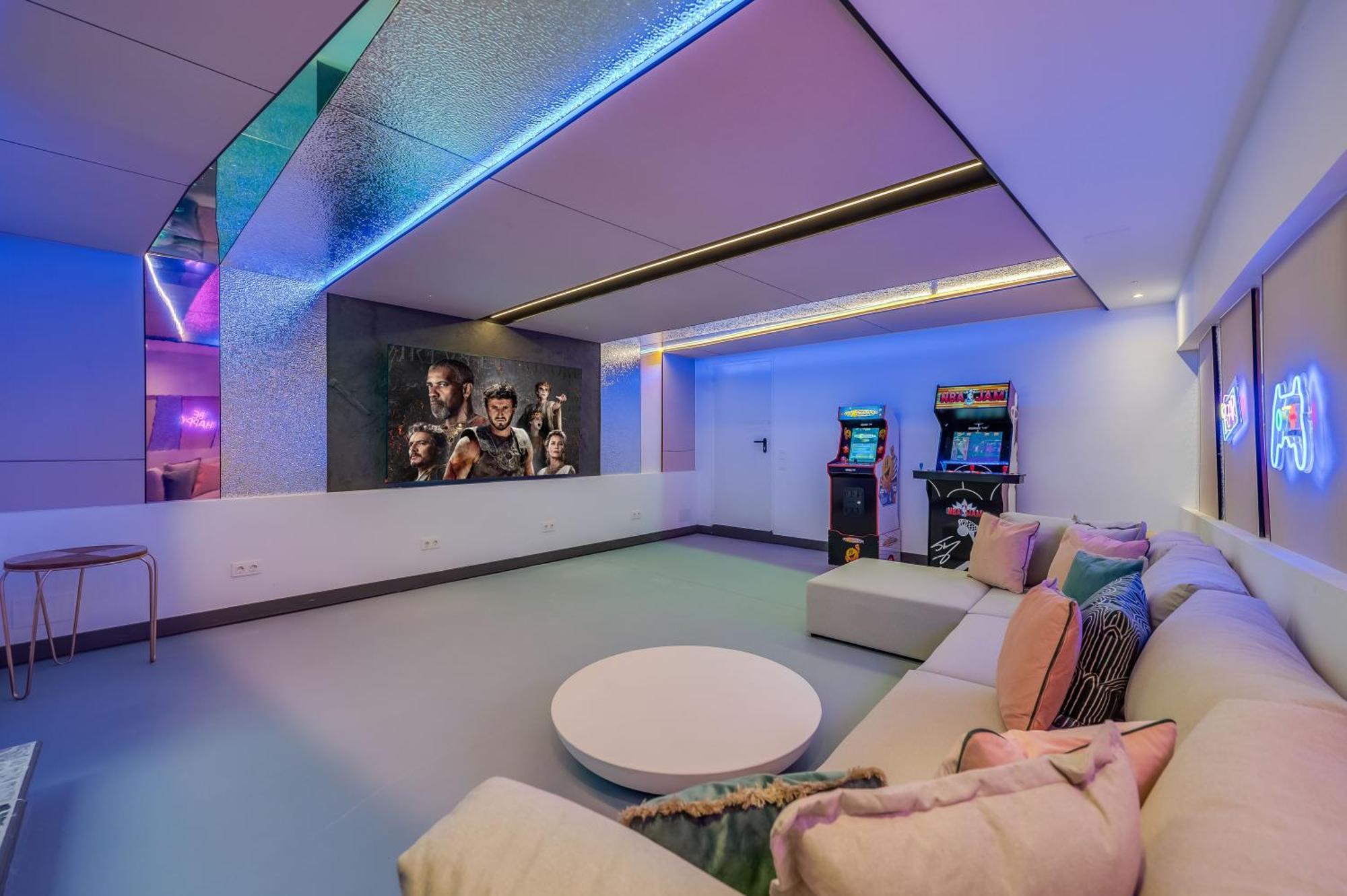 Vacation Marbella: Sunny Camelia Villa with Heated Pool and Cinema Benalmadena Exterior photo