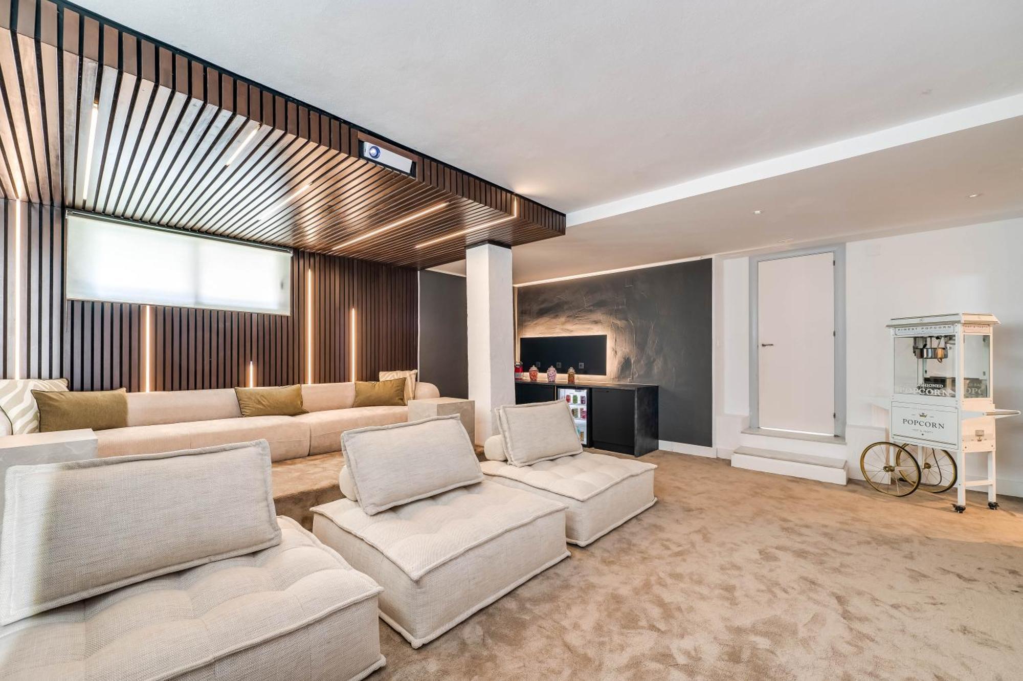Vacation Marbella: Sunny Camelia Villa with Heated Pool and Cinema Benalmadena Exterior photo