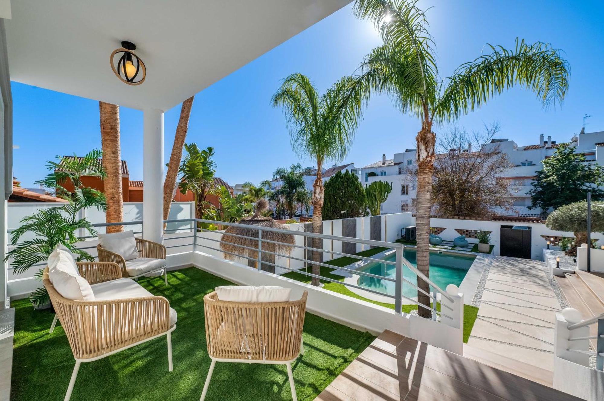 Vacation Marbella: Sunny Camelia Villa with Heated Pool and Cinema Benalmadena Exterior photo