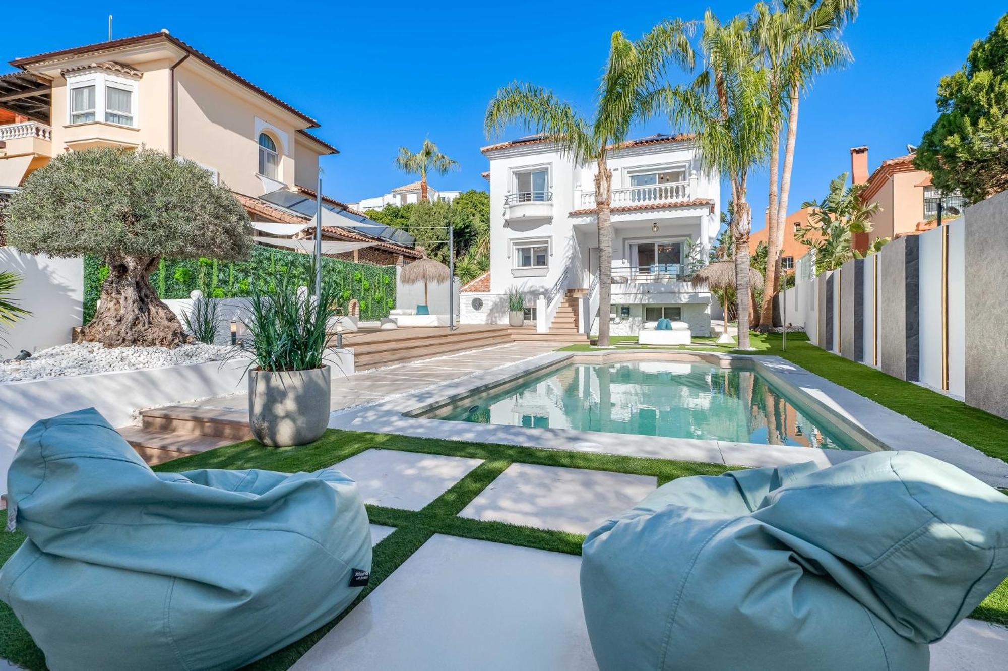 Vacation Marbella: Sunny Camelia Villa with Heated Pool and Cinema Benalmadena Exterior photo